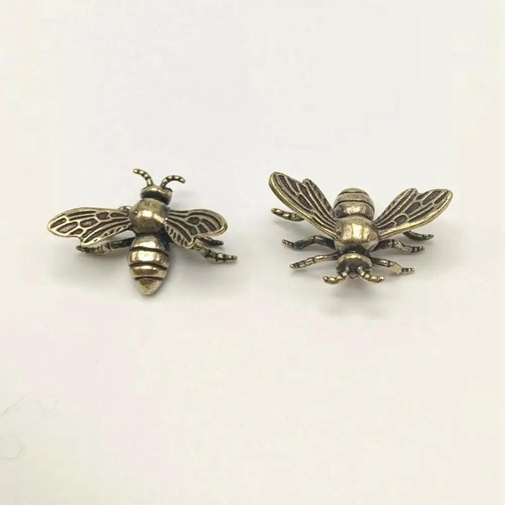 Solid brass bee tea pet figurines, realistic golden metal insect sculptures for desktop decor and collectibles.