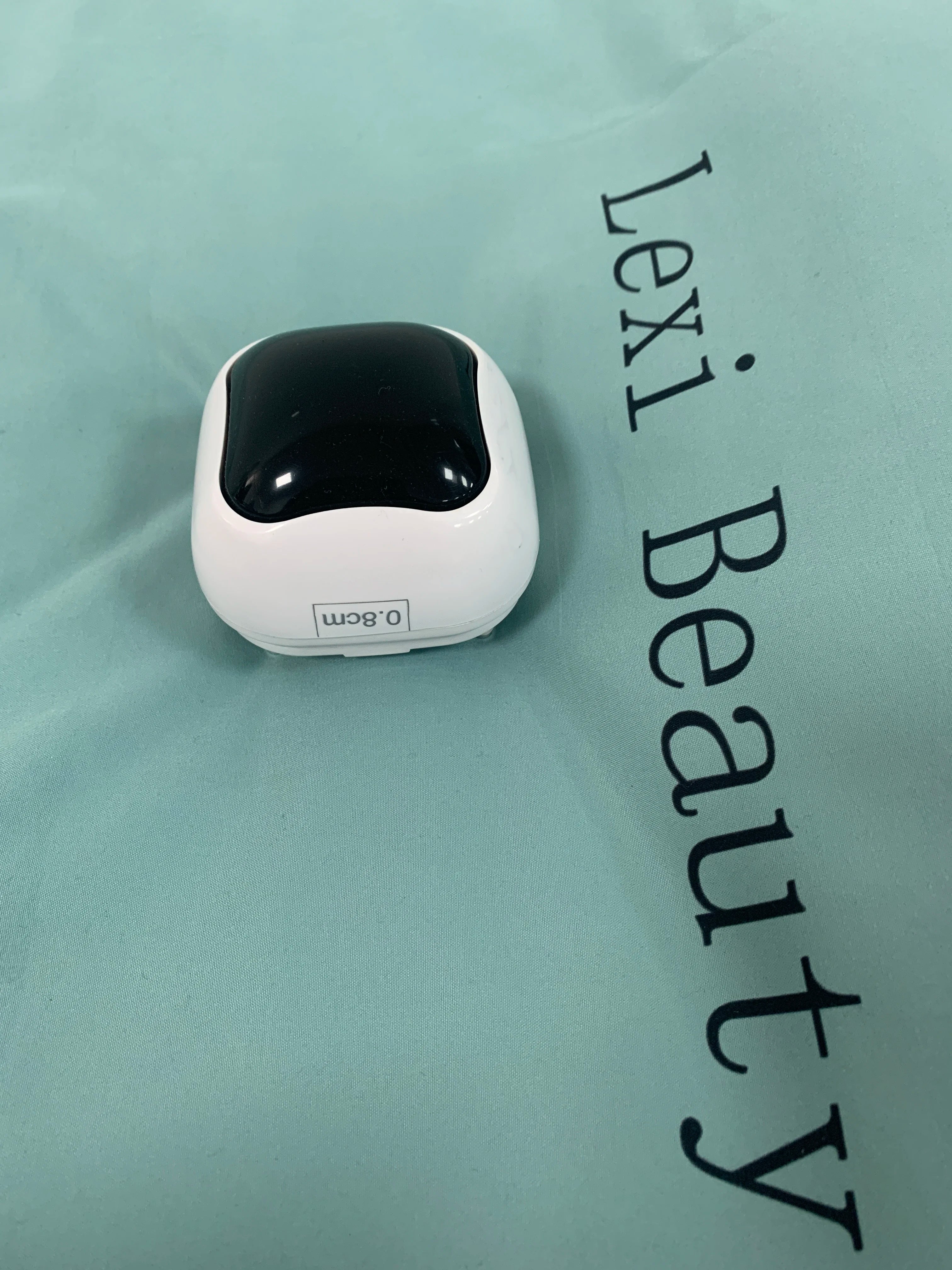 Portable 576 points Liposonic slimming machine for home body fat reduction and skin tightening with 0.8cm cartridge.