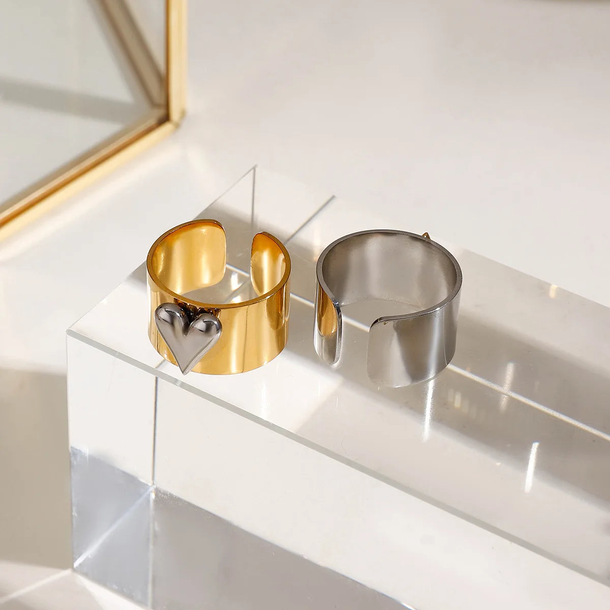 European and American stainless steel gold and silver color-matched fashionable heart-shaped opening rings, personalized titaniu
