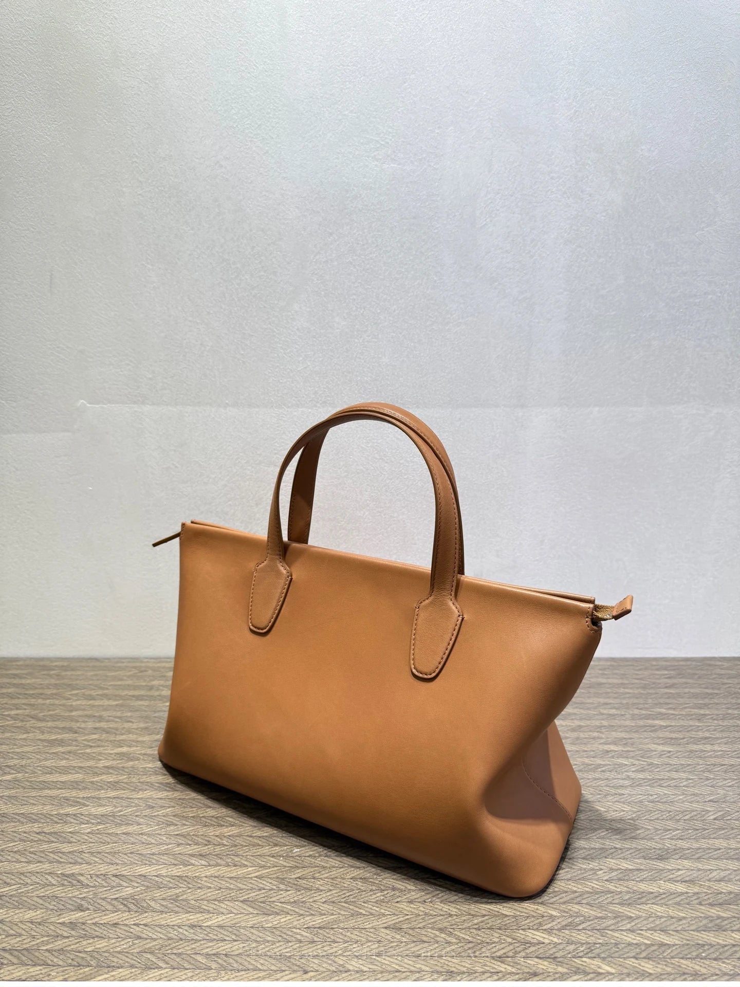 Vintage Genuine Leather Handbag Women Sheepskin Lining Soft Retro Top Grain Cowhide  Water Absorbing Large Capacity Commuter